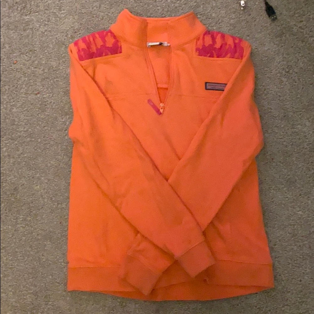 Vineyard vines pull over